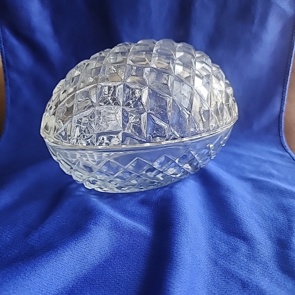 Vintage Diamond Cut Crystal Glass Egg Candy - Picture 2 of 6